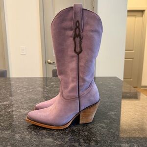 NWOT Corral Women's Lilac Embroidery Snip‎ Toe Boots Size 6.5